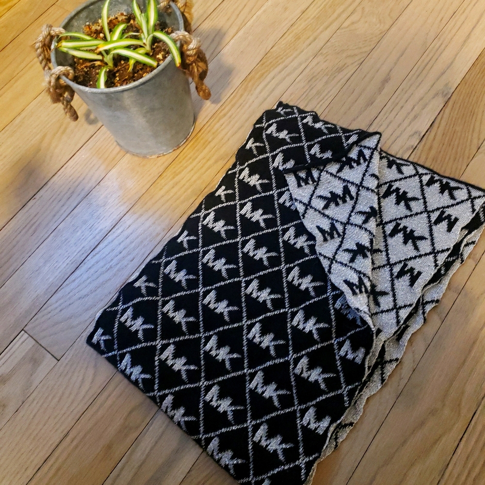 Michael Kors reversible scarf